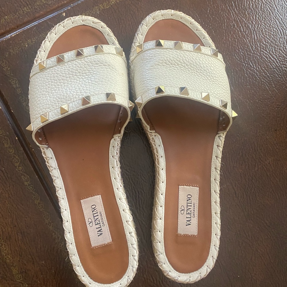 Valentino sandal size 39